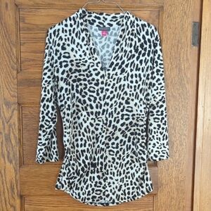 Vince Camuto Ruched Side Deep V Neck 3/4 Sleeve Business Casual Top Cheetah M